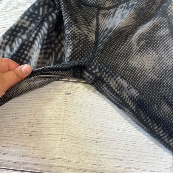 Athleta 598755 Ultimate Stash Pocket Printed Capri Black Print Women's Extra Sm - Picture 4 of 13